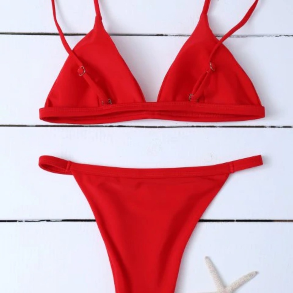 Red bikini - Picture 3 of 3